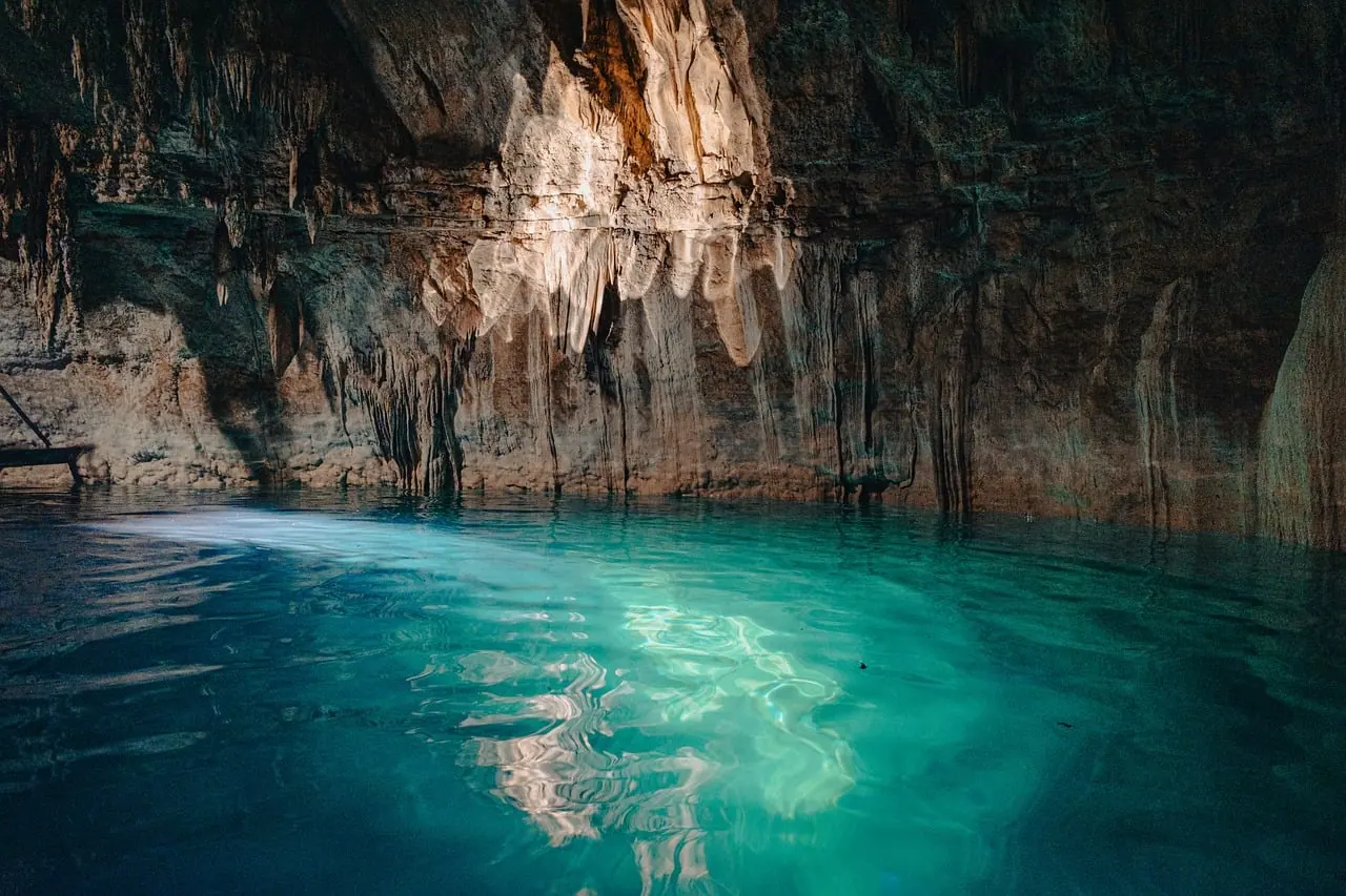 Cenote, cave, yucatán