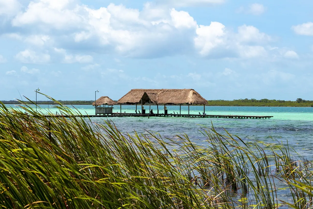 Laguna, palapa, water